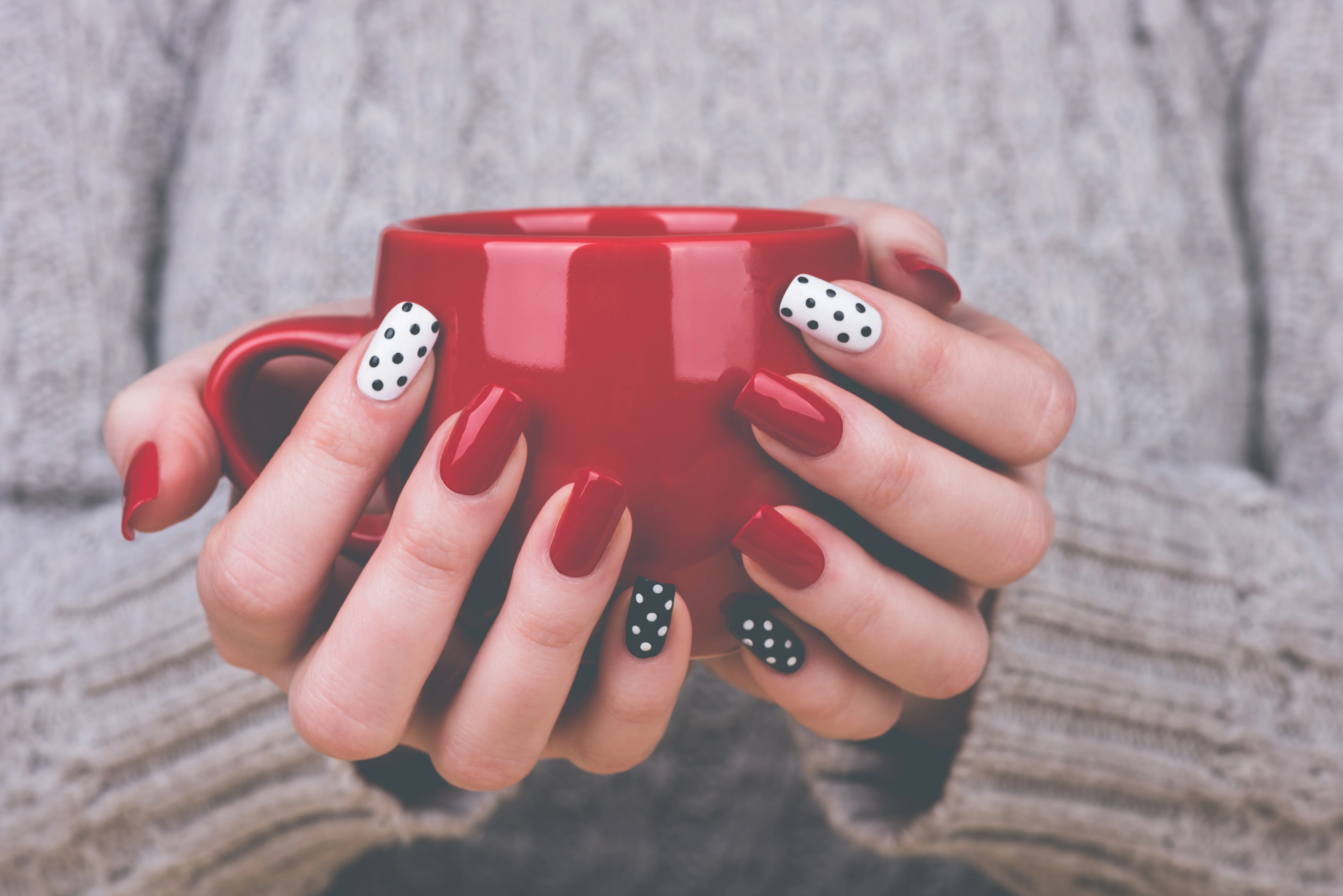 Cute-nails-that-make-you-look -beautiful-Livecreative.in